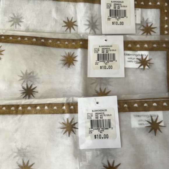BLOOMINGDALE - NAPKINS  - COTTON WHITE N GOLD.  NWT - Picture 2 of 4